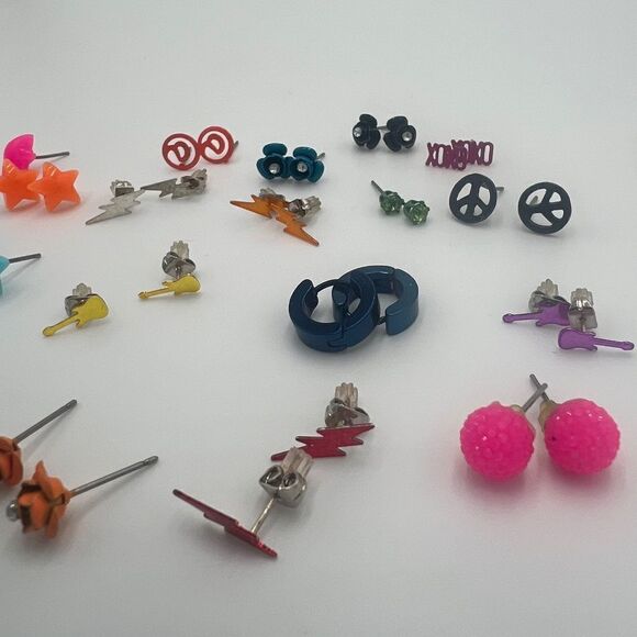 Earring Lot - 20 Pair and 8 Singles of Fun and Funky Stud Earrings - Picture 7 of 11